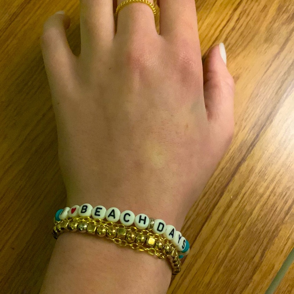 OCEAN THEMED JEWELRY Beaded bracelet with matching pearl and sea turtle earrings
